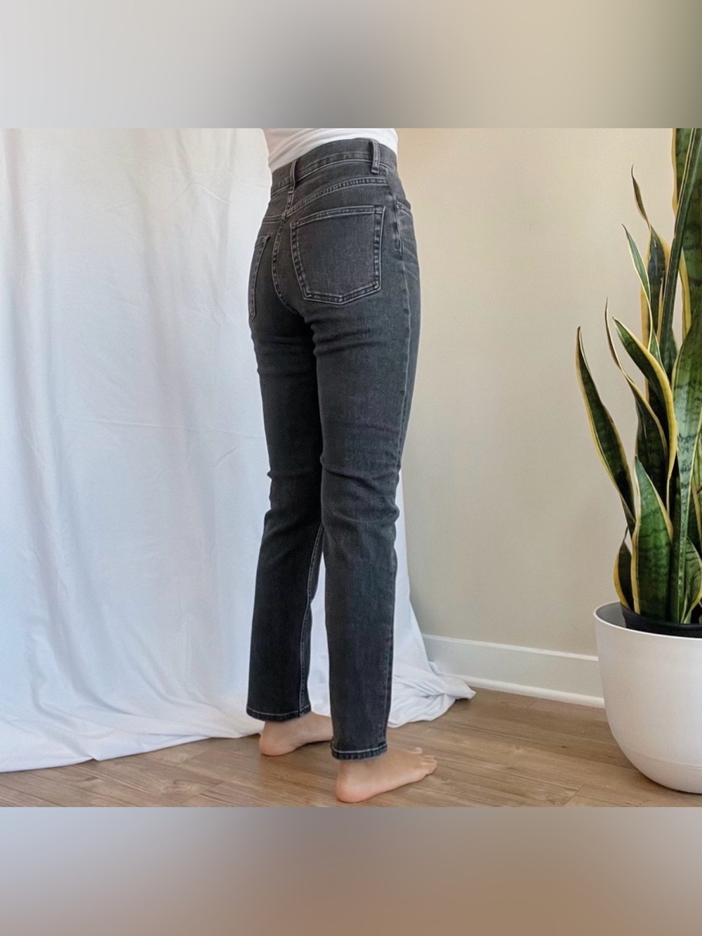 Everlane The Curvy 90’s Cheeky Straight High Rise Jeans 27 Regular Washed Black